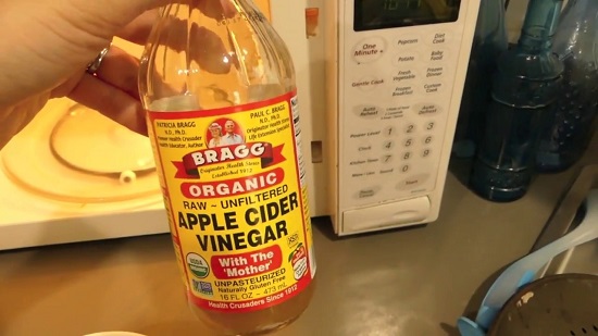 Cleaning Your Microwave with Apple Cider Vinegar